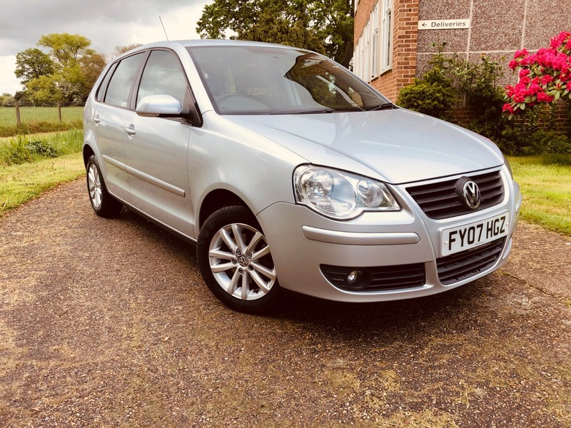 Volkswagen polo green