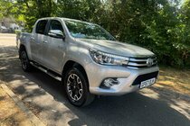 Toyota Hilux 2.4 D-4D Invincible X Auto 4WD Euro 6 4dr (TSS, 3.5t)
