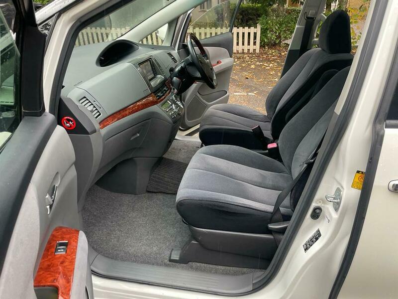 Toyota best sale estima isofix