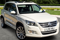 Volkswagen Tiguan R LINE TSI 4MOTION AUTOMATIC DSG PANORAMIC ROOF PARKING CAMERAS With 12 Mnths AA Breakdown Cover and upto 15 Mnths Warranty Incl