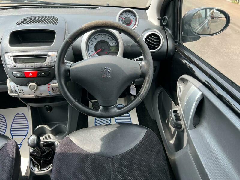 Photo intérieur Peugeot 107 phase 2 - 1-016 - Photos Peugeot - Féline