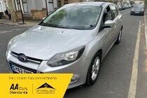 Ford Focus 1.6 Zetec Hatchback 5dr Petrol Powershift Euro 5 (125 ps)
