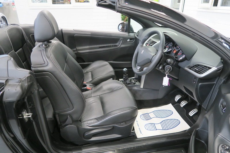 Peugeot 207 CC interior - Car Body Design
