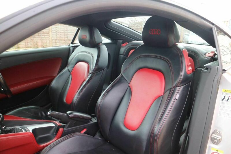 Audi tt hotsell red seats