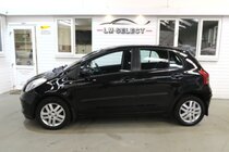 Toyota Yaris TR 87