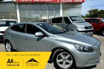 Volvo V40 D2 SE - 6 SPEED, ONLY £20 ROAD TAX, VERY GOOD SERVICE HISTORY, 1 FORMER OWNER, 91532 MILES, PARKING SENSORS, 16