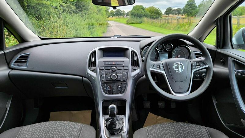 Vauxhall Astra 1.7 CDTi ecoFLEX Exclusiv Euro 5 (s/s) 5dr - Broad Hinton  Motors