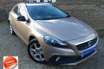 Volvo V40 1.6 D2 Cross Country Lux Automatic Diesel 5 Door